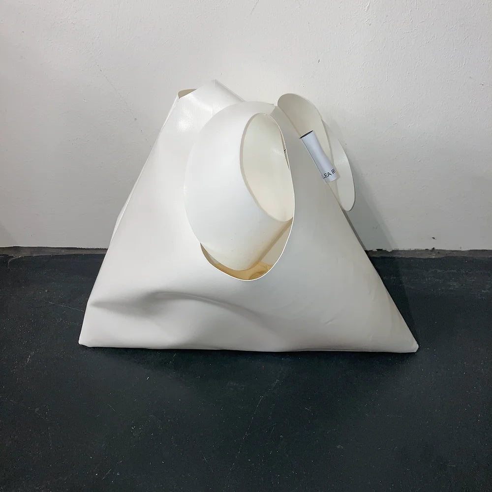 Bag nr 7 in white by Lea Roesch
