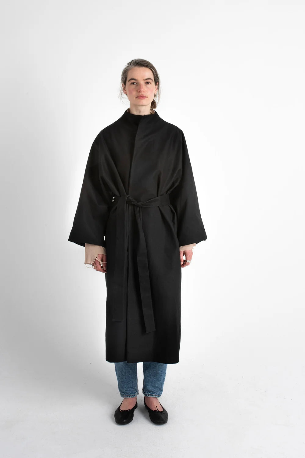 Coat nr 5 in black by Lea Roesch
