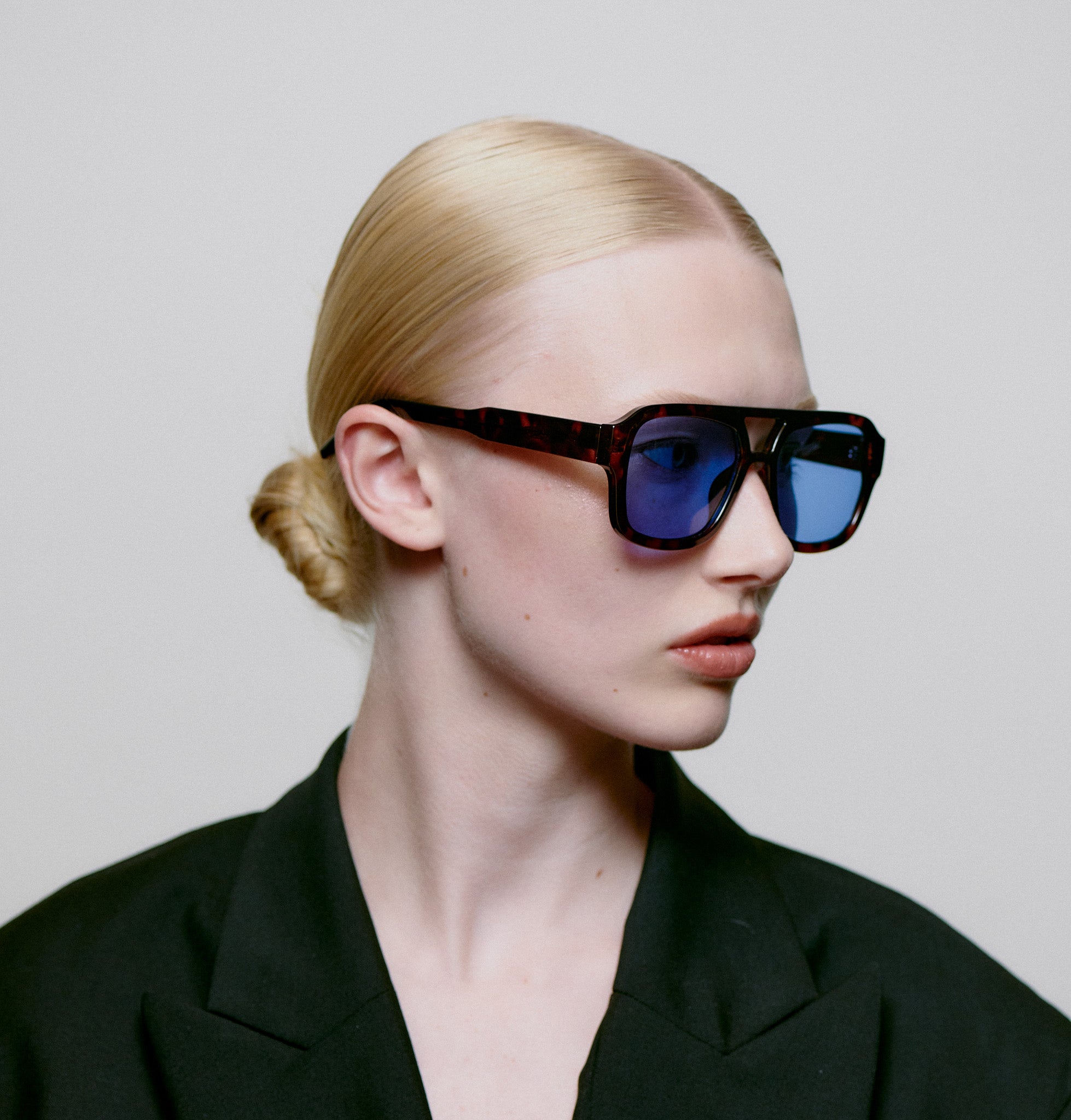 Kaya sunglasses in demi tortoise blue lens