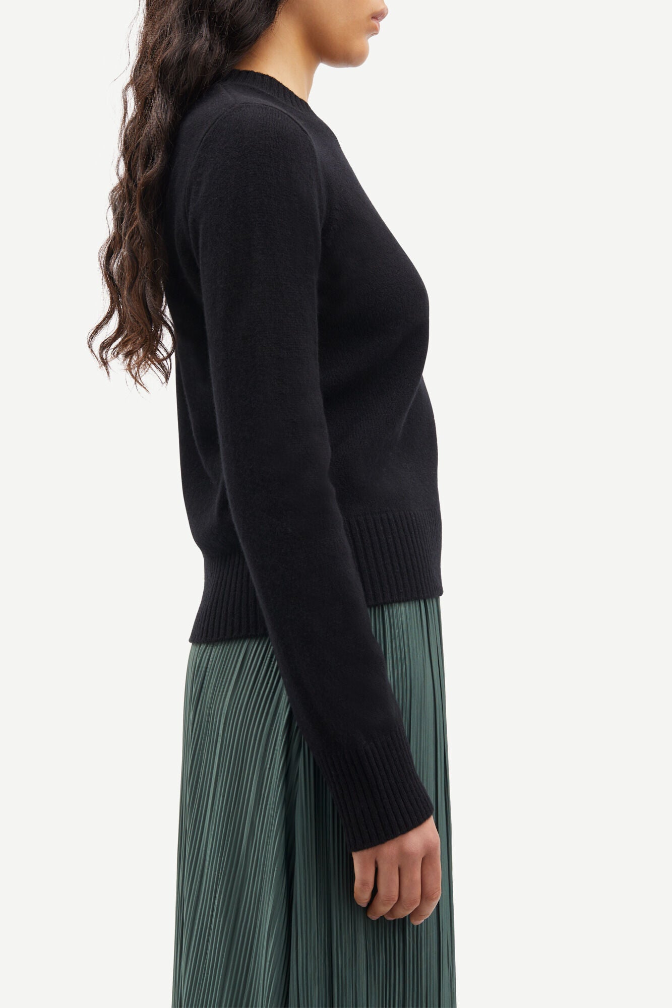 Merino knit sweater in black