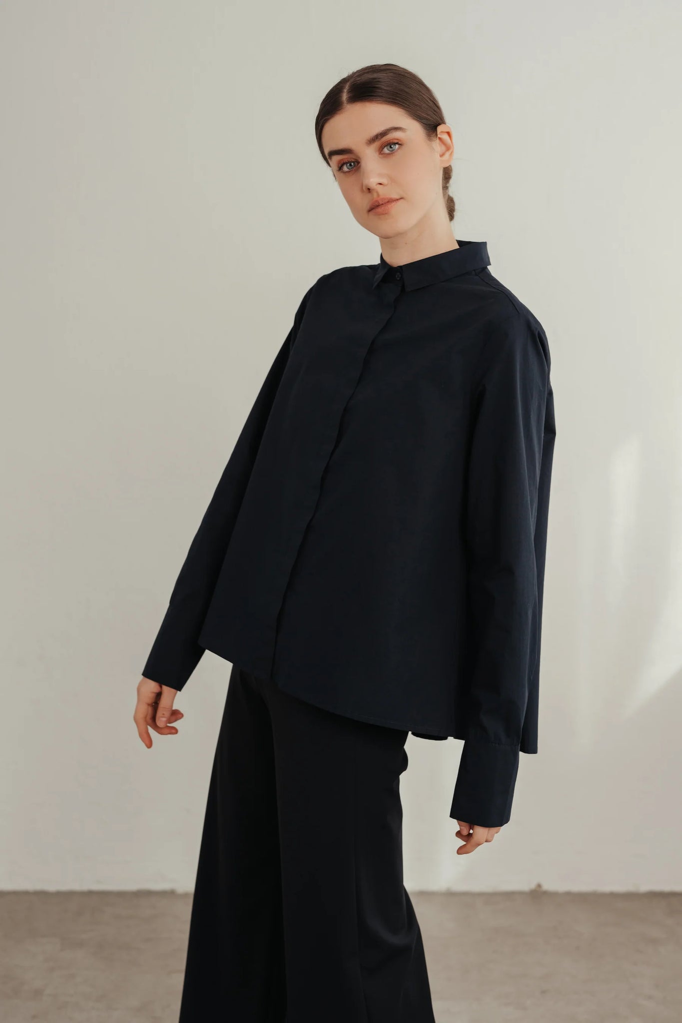 Fitted shirt with wavy back in night sky by sonho stories