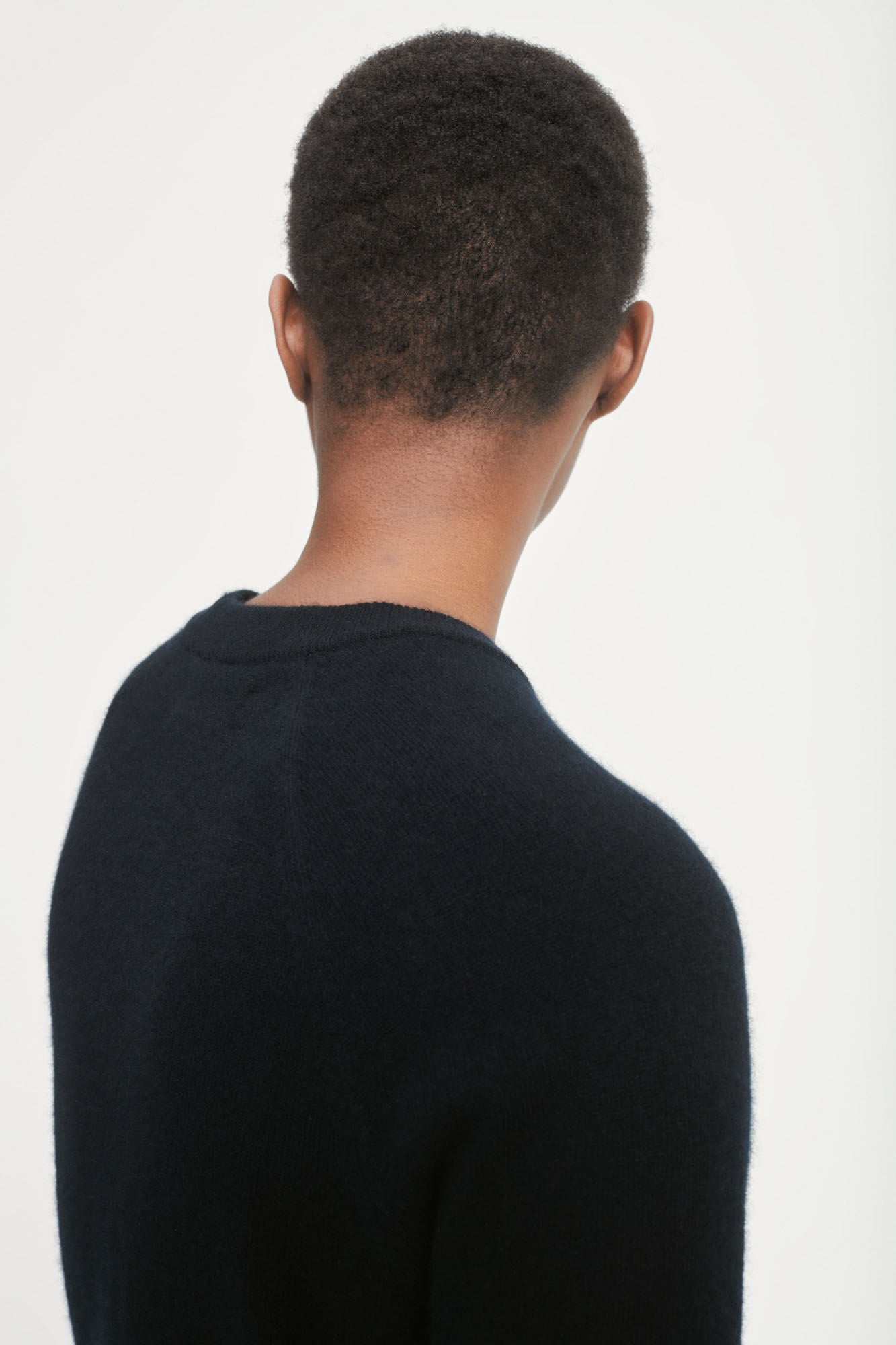 Pure cashmere crew neck in black