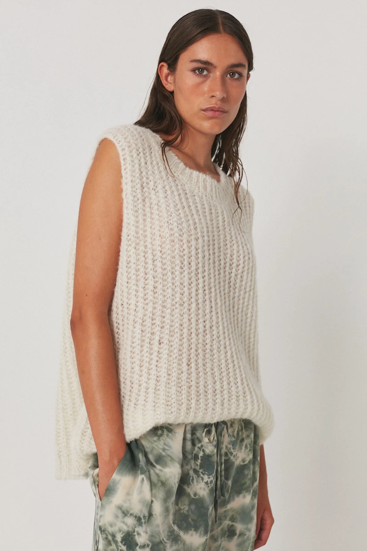 Fluffy rope tank in white