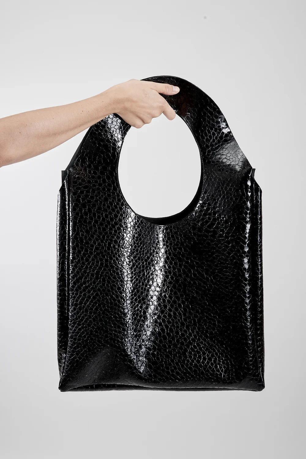 Bag nr 1 in leather by Lea Roesch