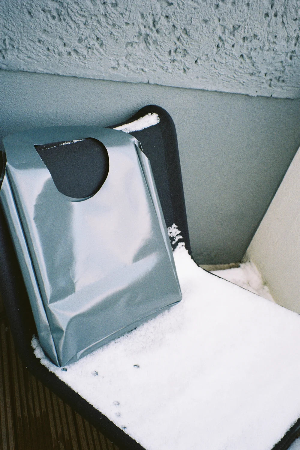 Bag nr 6 in grey by Lea Roesch