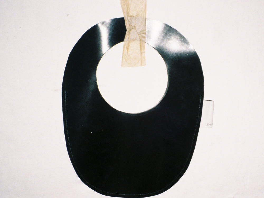 Bag nr 19 in black by Lea Roesch