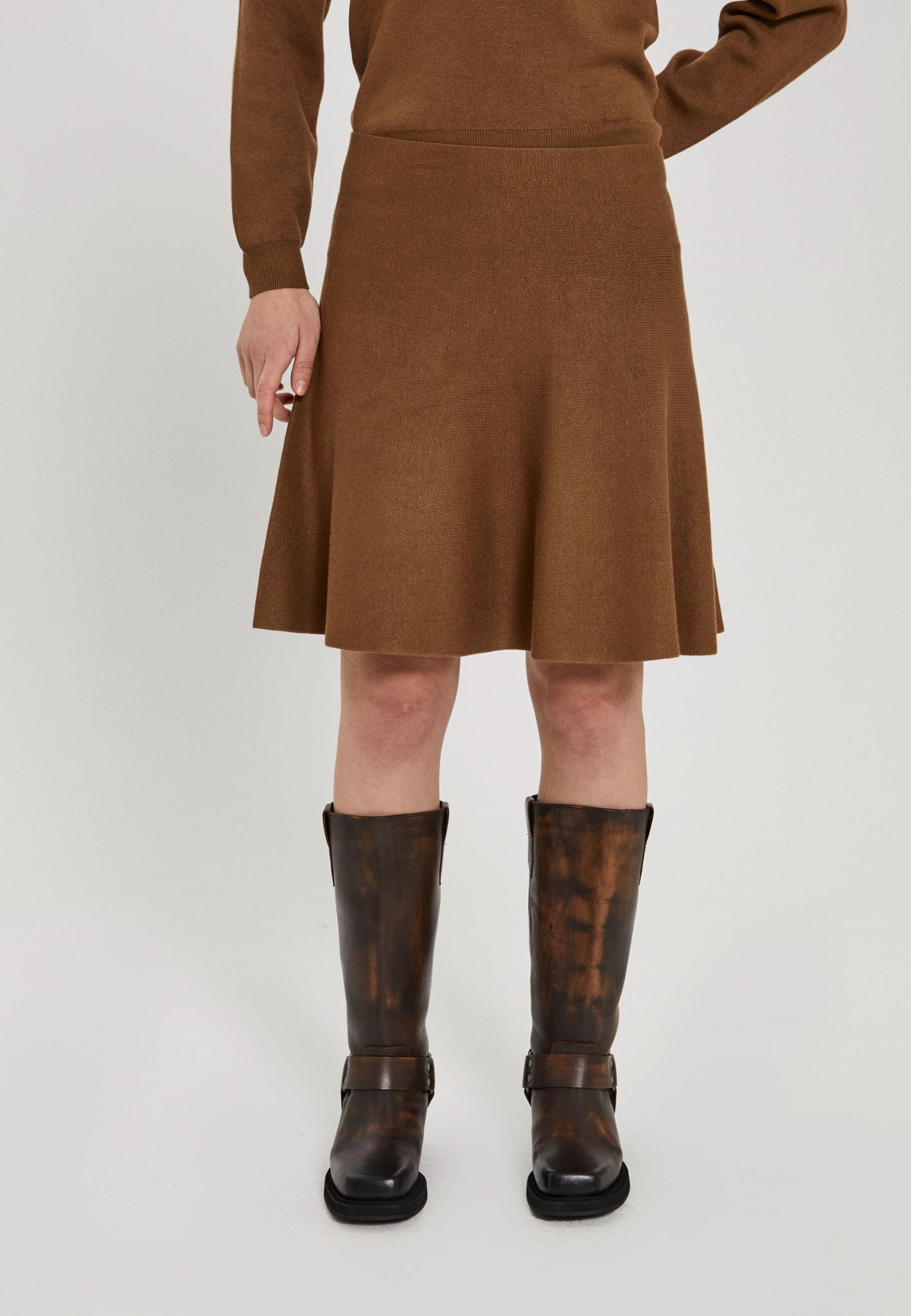 Als short knit skirt in walnut