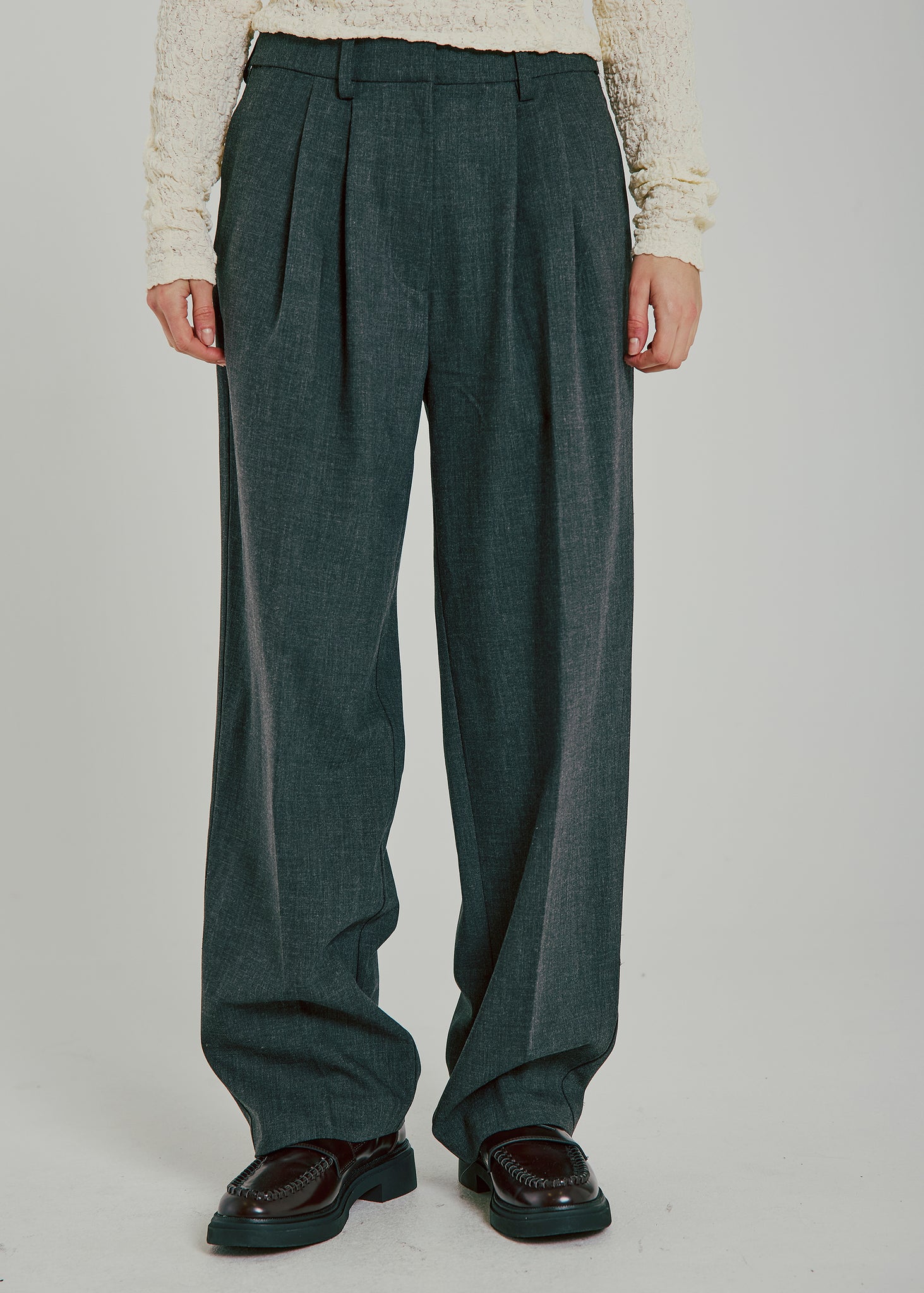 Suit trousers in deep charcoal