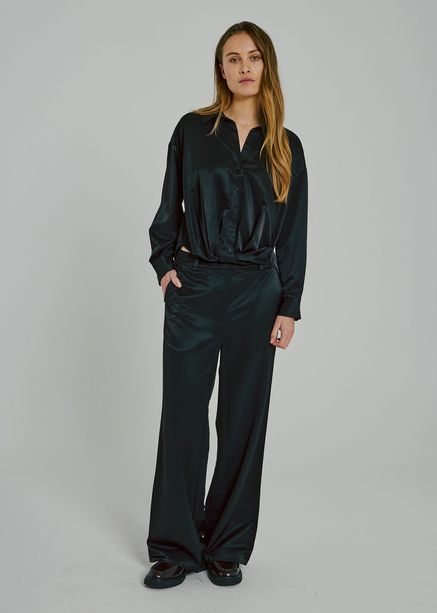 Talua pants in black