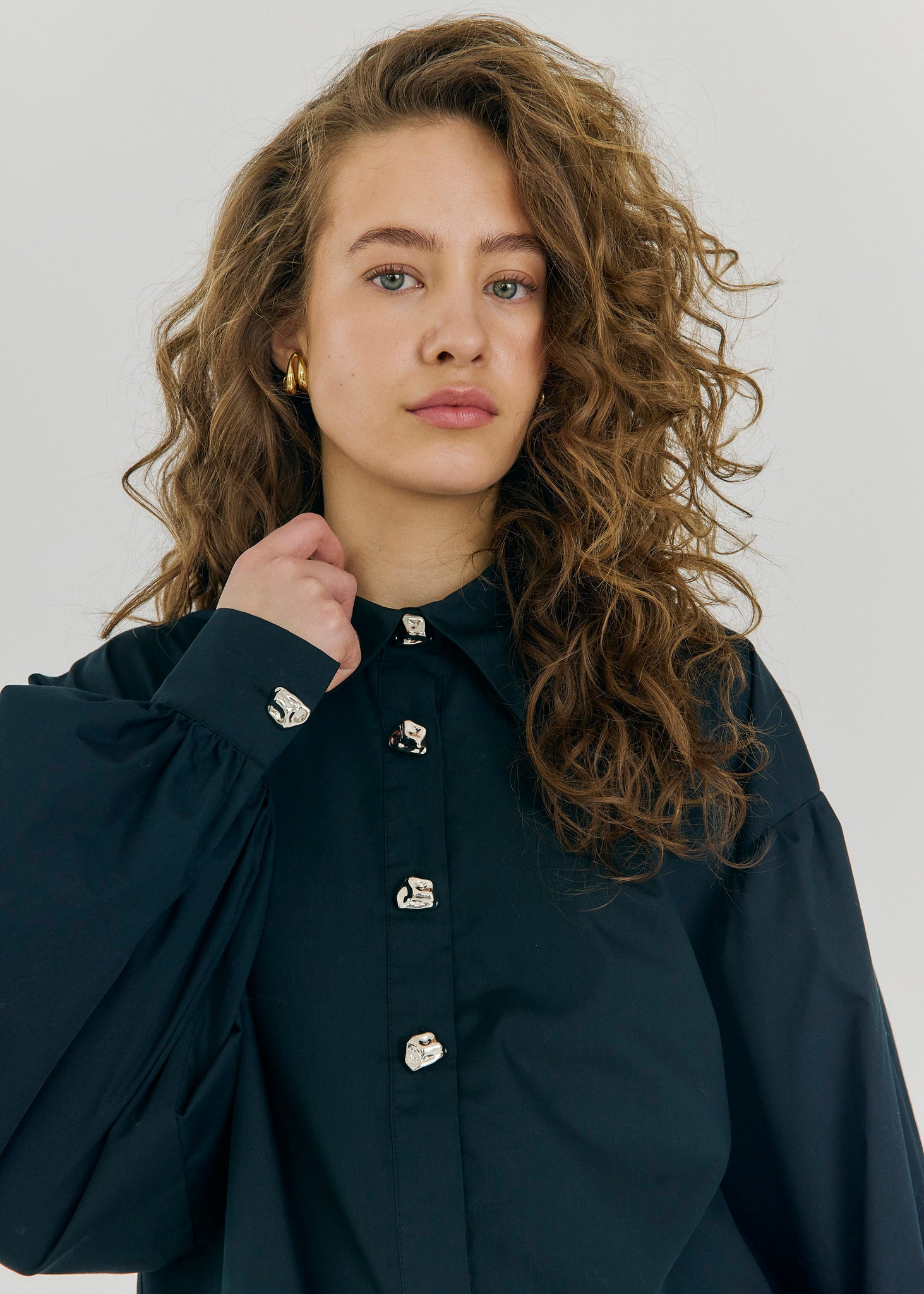 Mae shirt in black