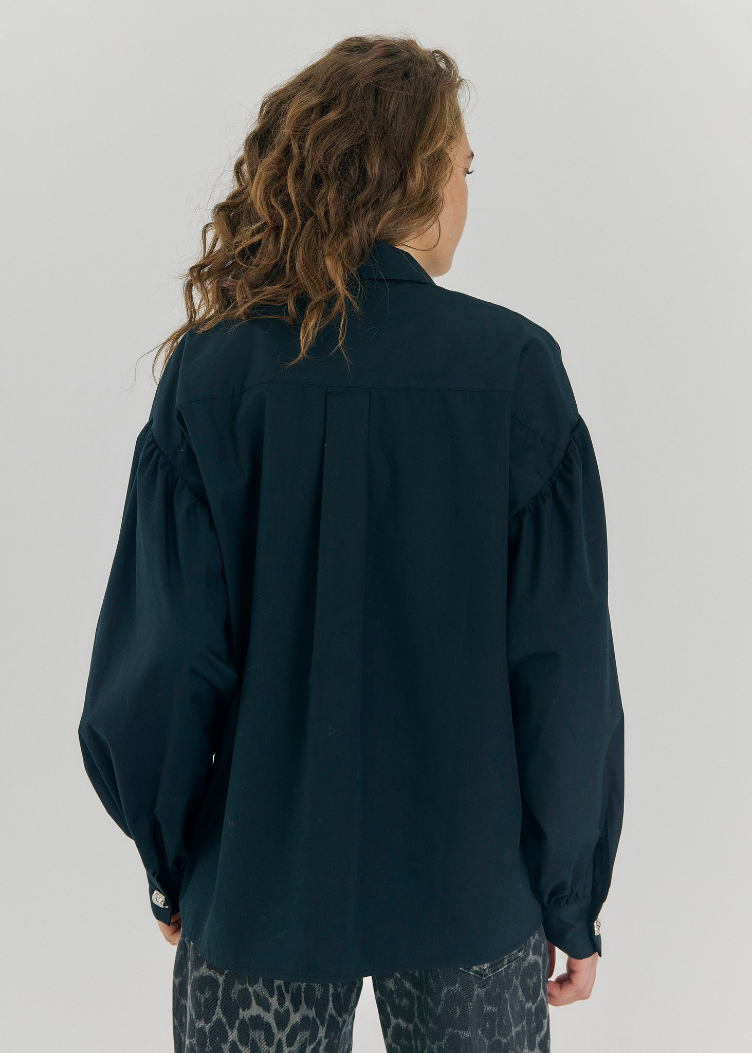 Mae shirt in black