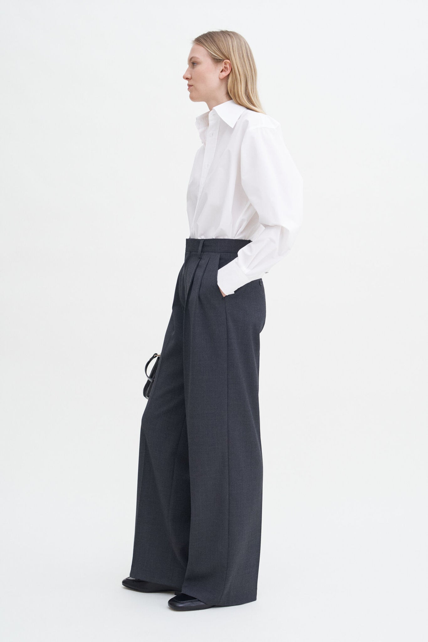 Darcey wool trousers in dark grey by Filippa K