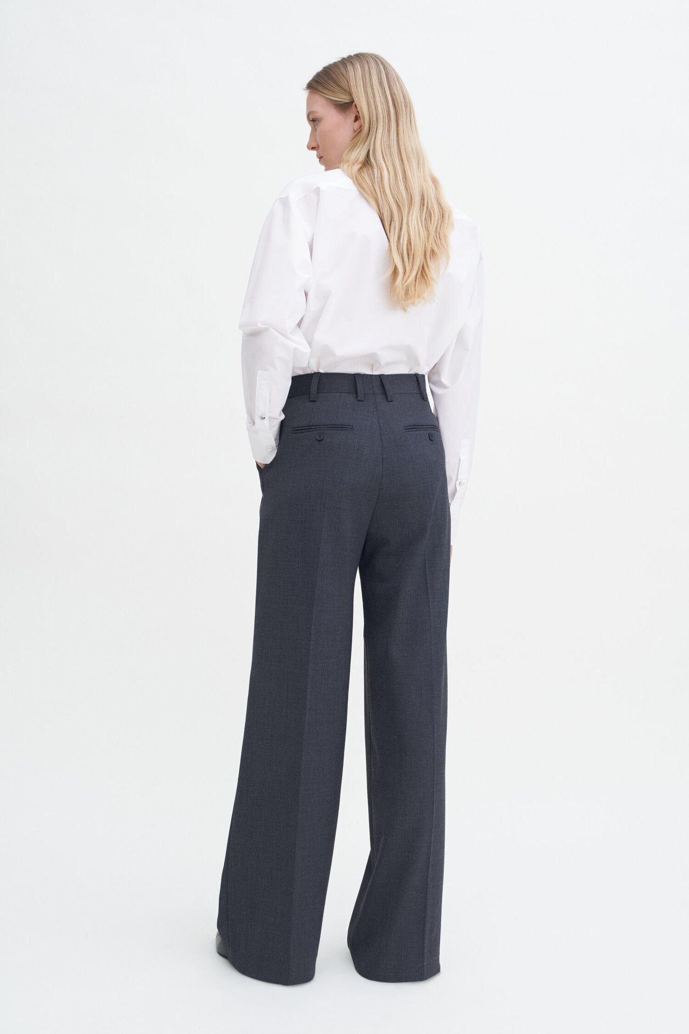 Darcey wool trousers in dark grey by Filippa K