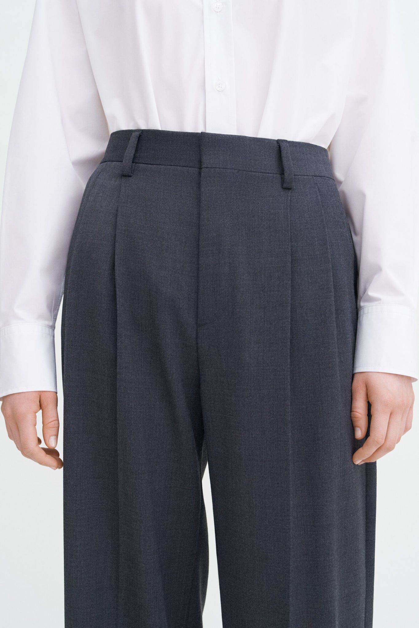 Darcey wool trousers in dark grey by Filippa K