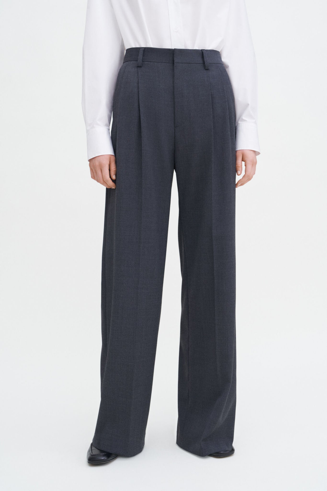 Darcey wool trousers in dark grey by Filippa K