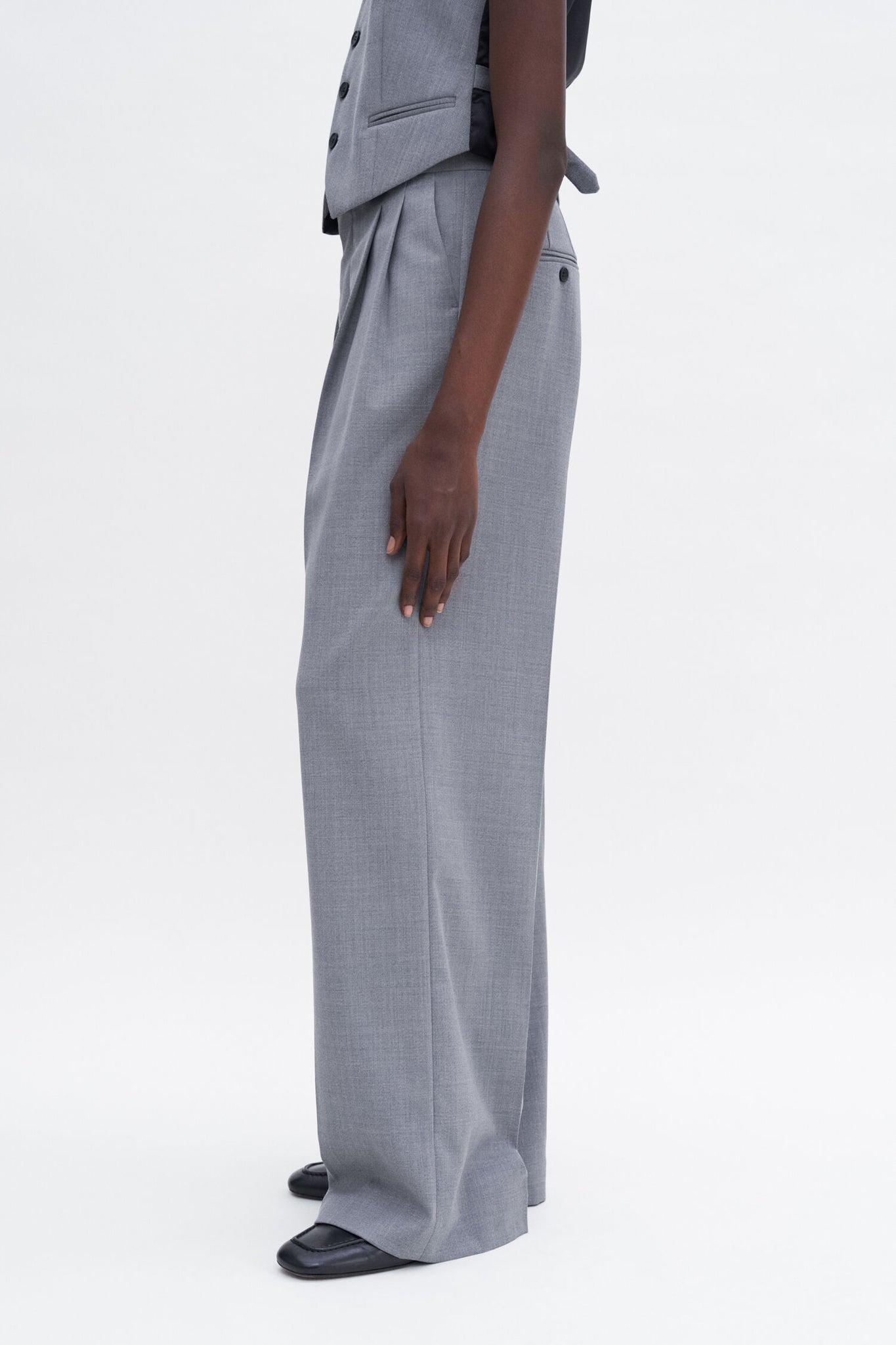 Darcey wool trousers in light grey by Filippa K