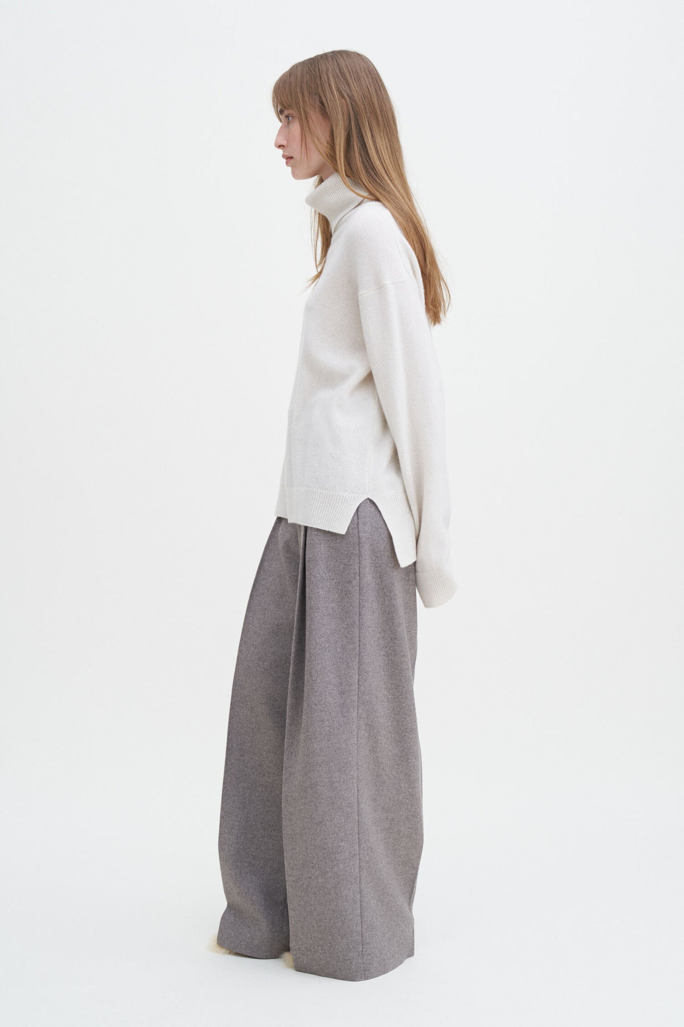 Relaxed turtleneck sweater in off white