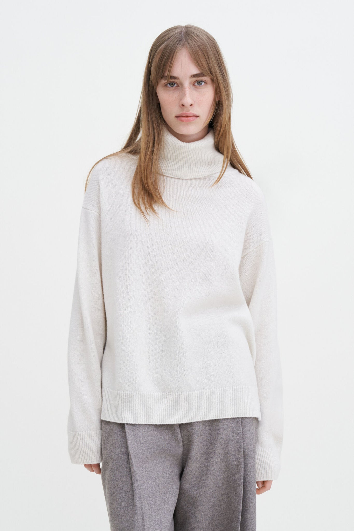 Relaxed turtleneck sweater in off white