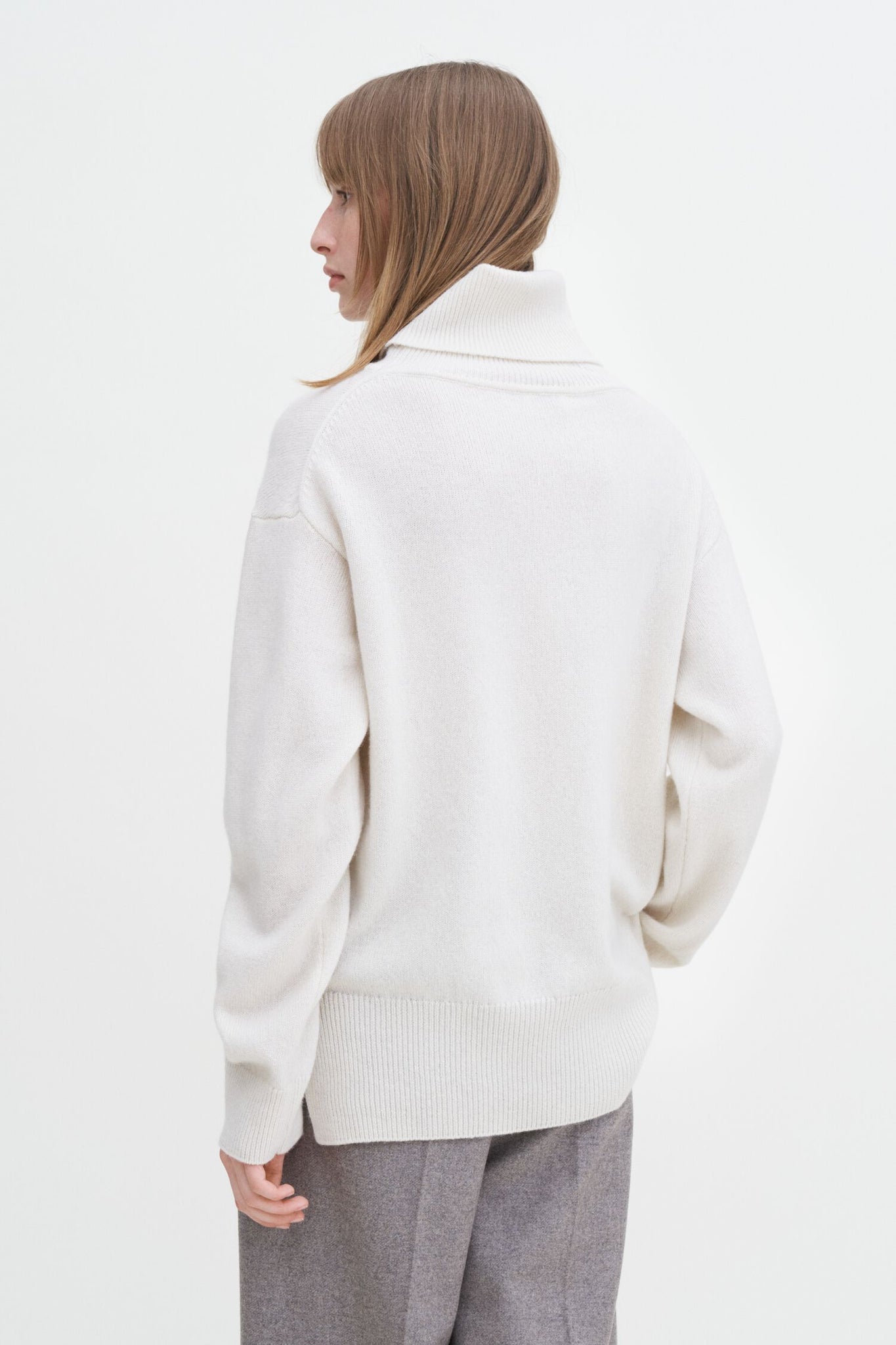 Relaxed turtleneck sweater in off white