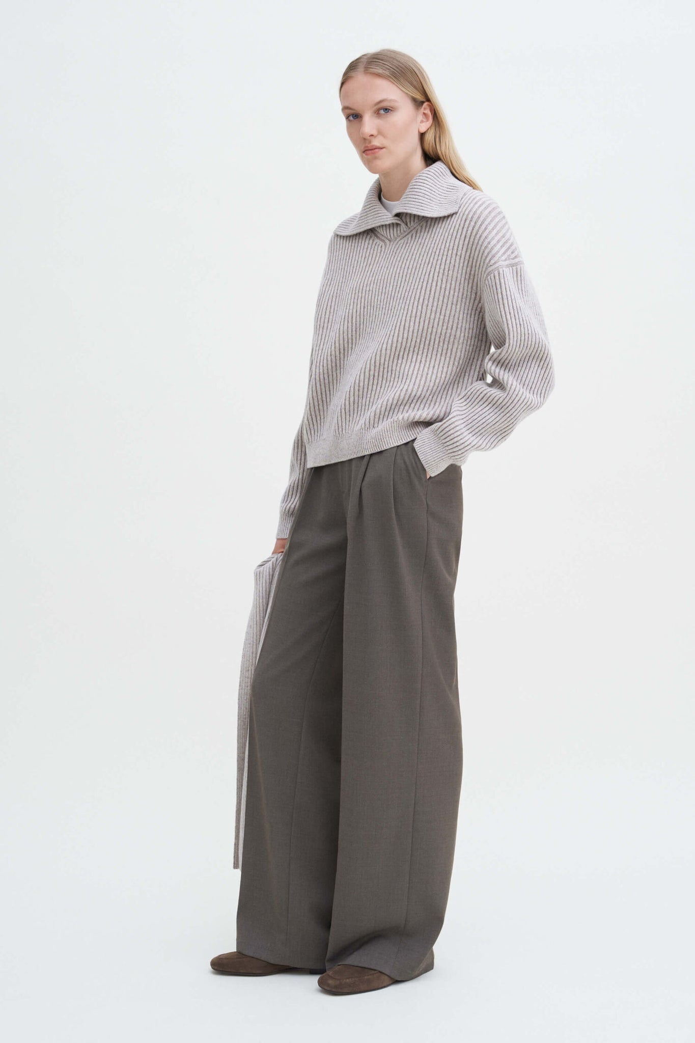 Ribbed collar sweater in beige