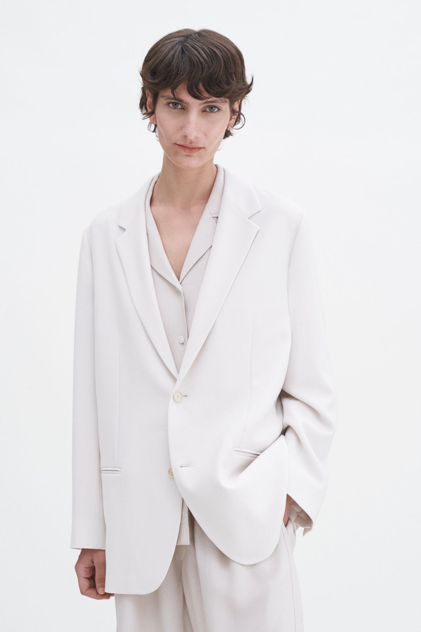 Relaxed blazer in ivory by Filippa K