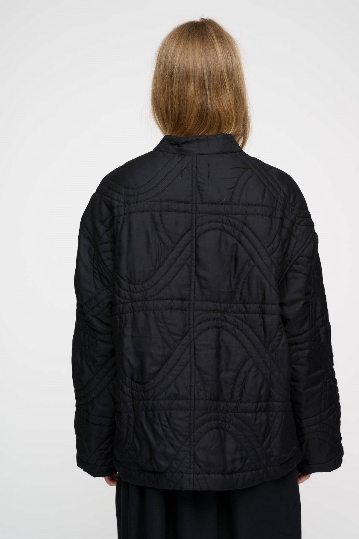 Lea Jacke seidig: Schwarz / L – BEYOND STUDIOS