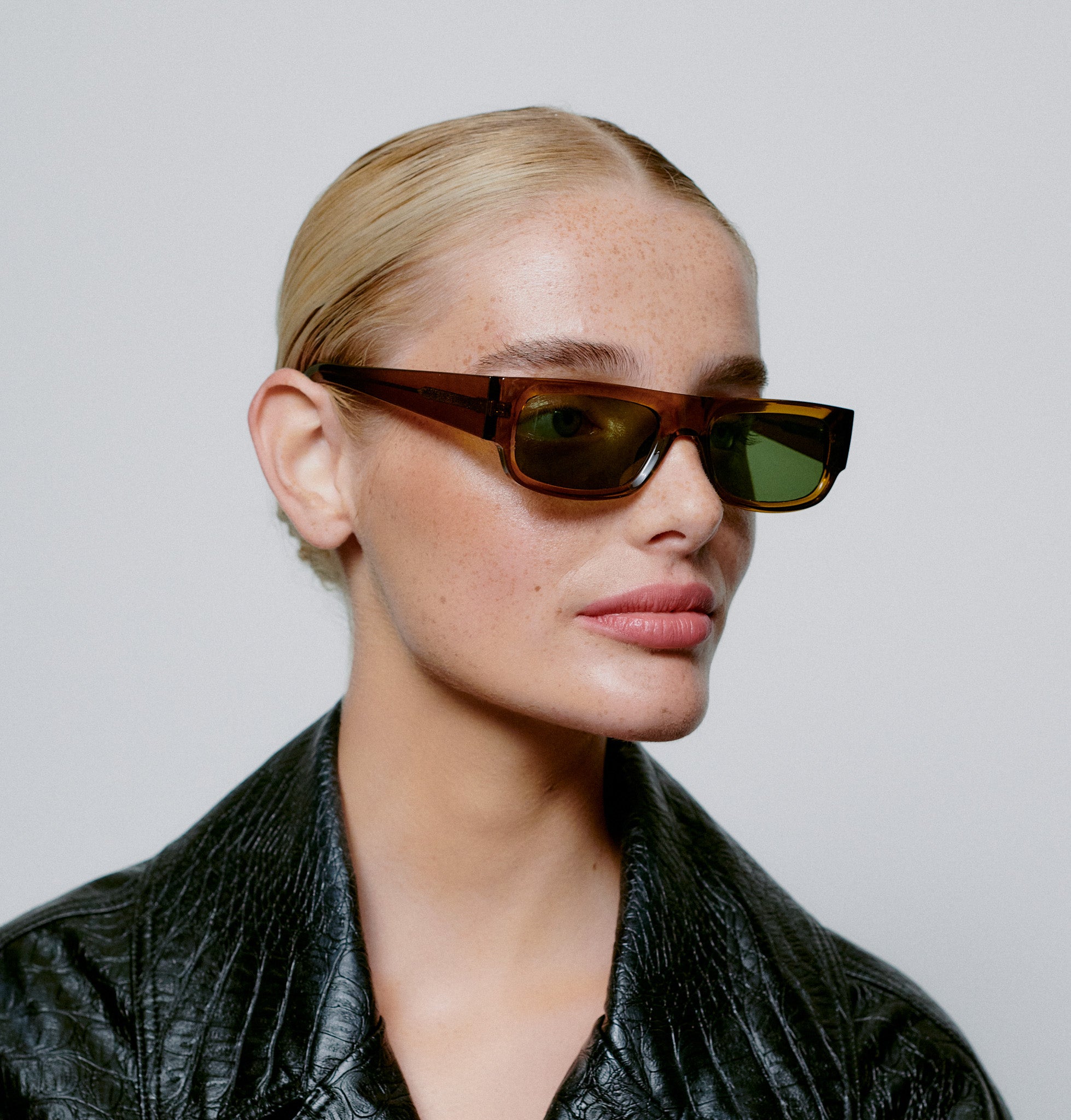 Jean sunglasses in smoke transparent