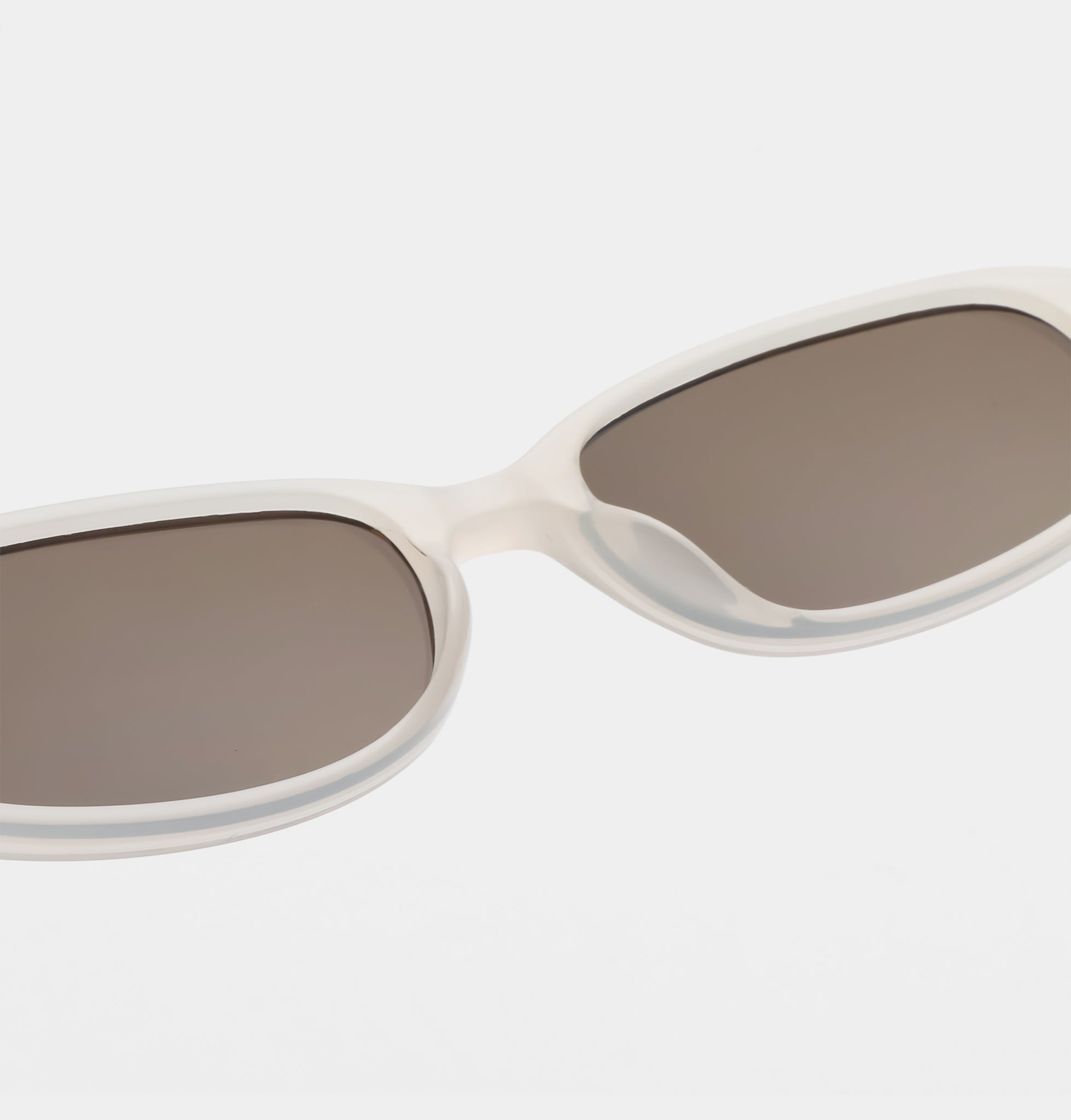 Macy sunglasses in cream bone