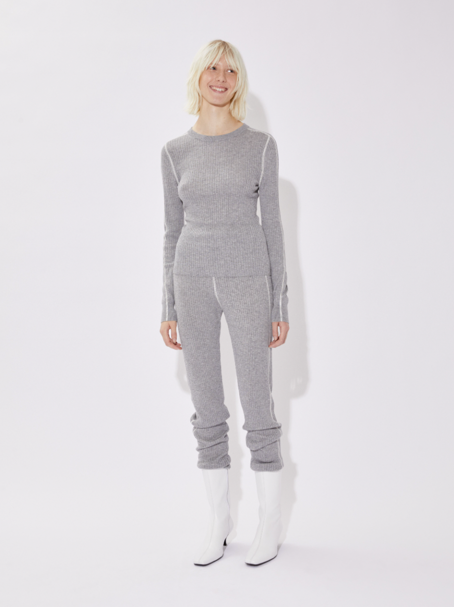 Light rib sweater with contrast stitching in grey / white