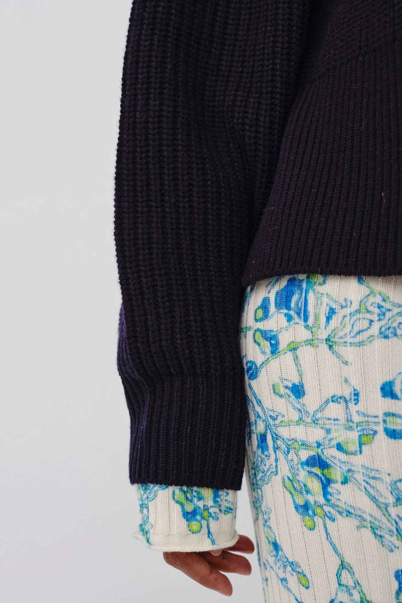 Bobby turtleneck sweater in dark sapphire