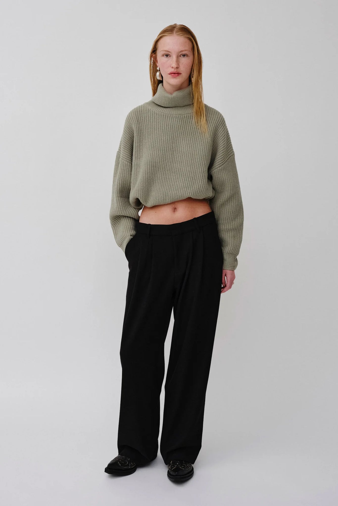 Camille loose fitted pants in black