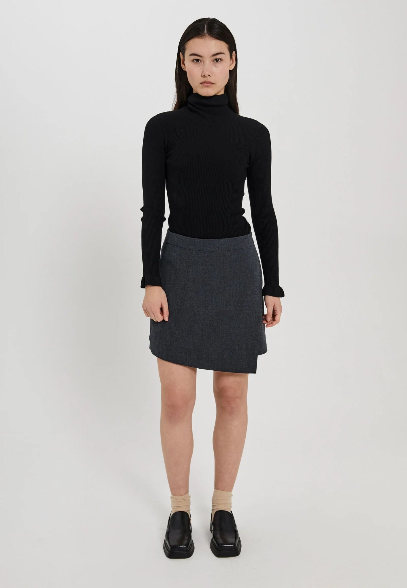 Cano short skirt in dark grey