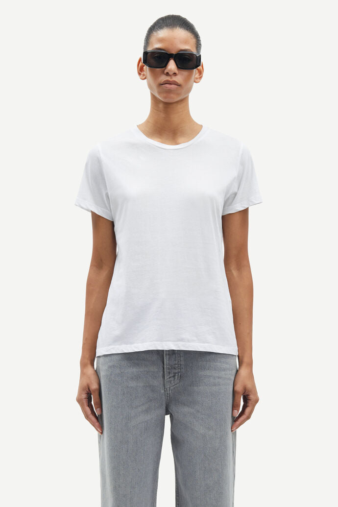 Basic crew neck shirt in white