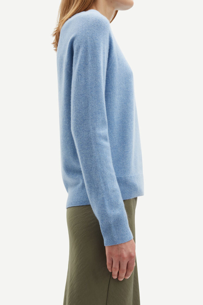 Pure cashmere knitted sweater in blue heron