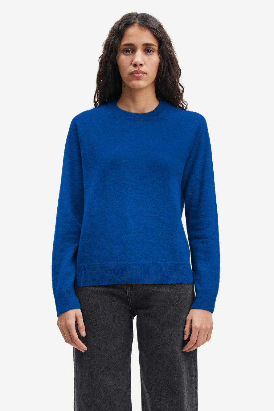 Pure cashmere crew neck in royal blue