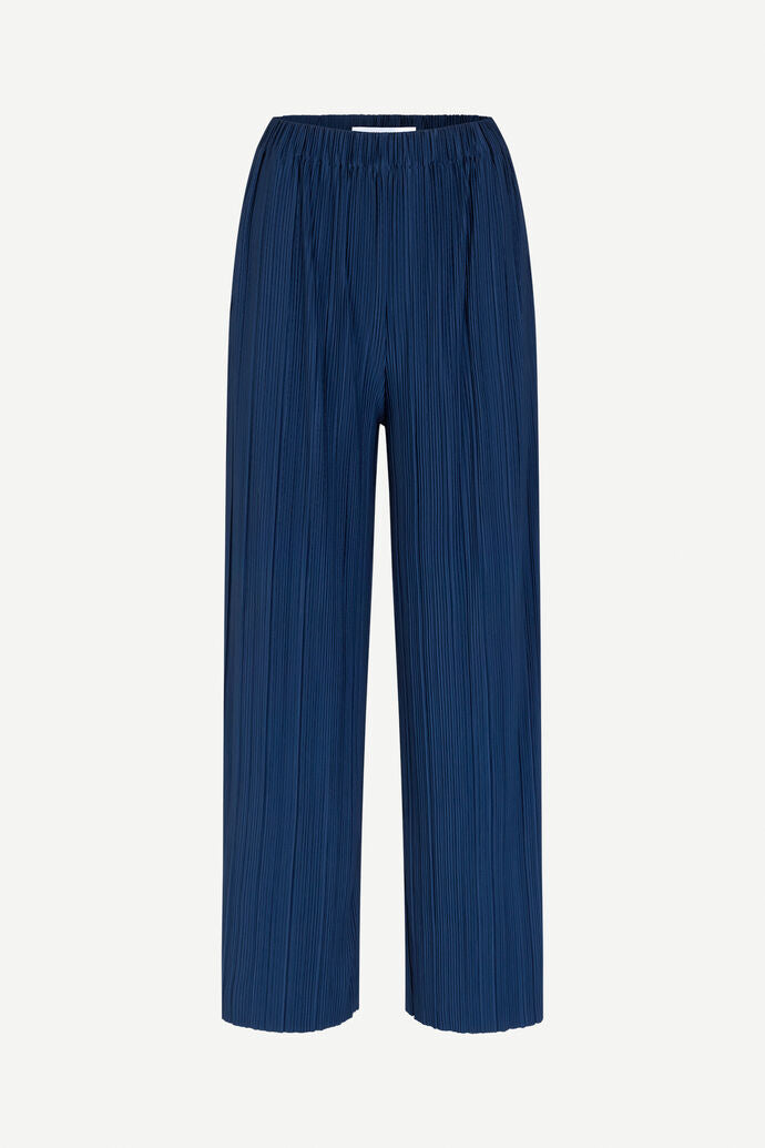 Pleated trousers in pageant blue