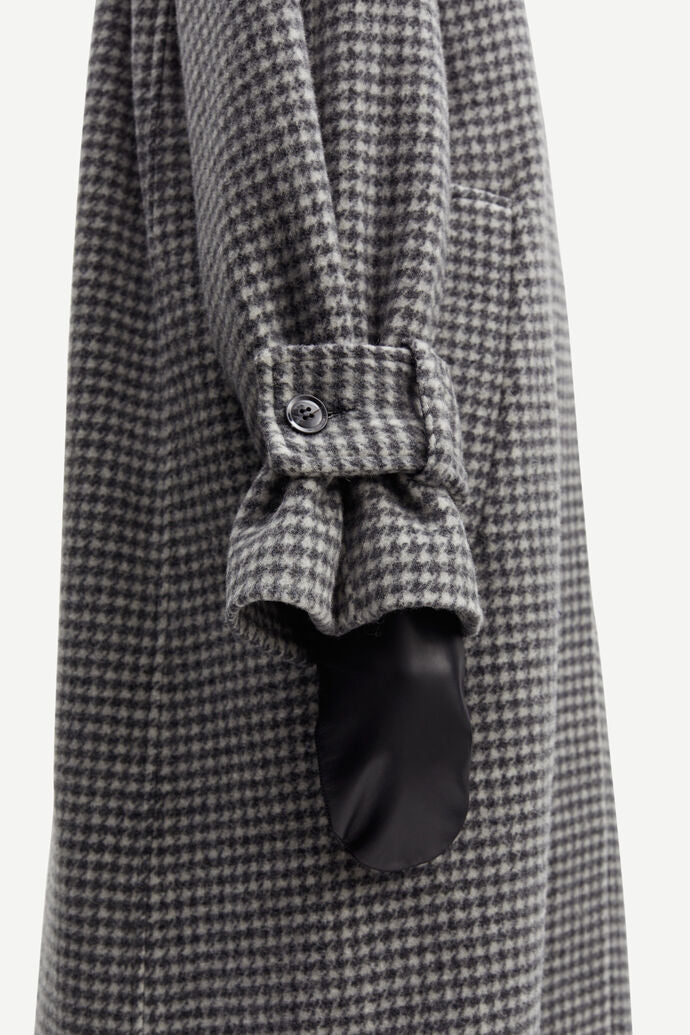 Alma coat in houndstooth