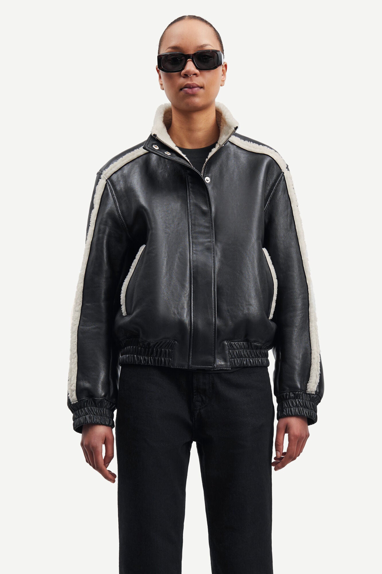 Meadow bomber jacket in black