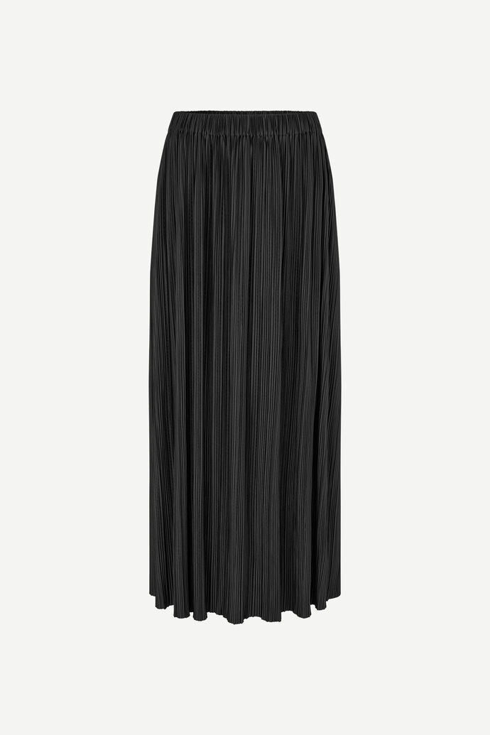 Pleated maxi skirt in black