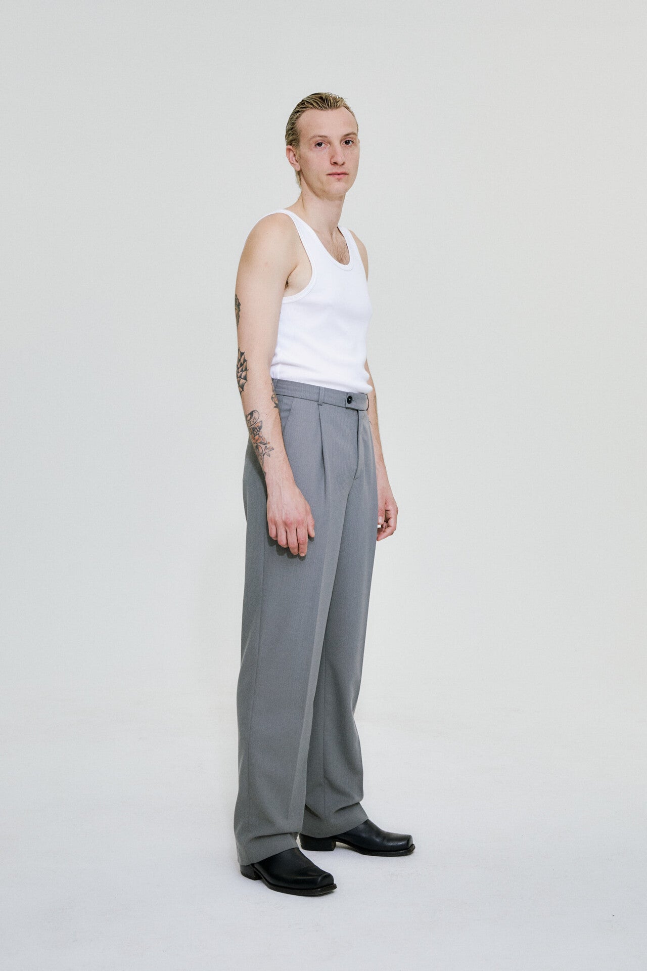 Gewand pants in stone by goutez