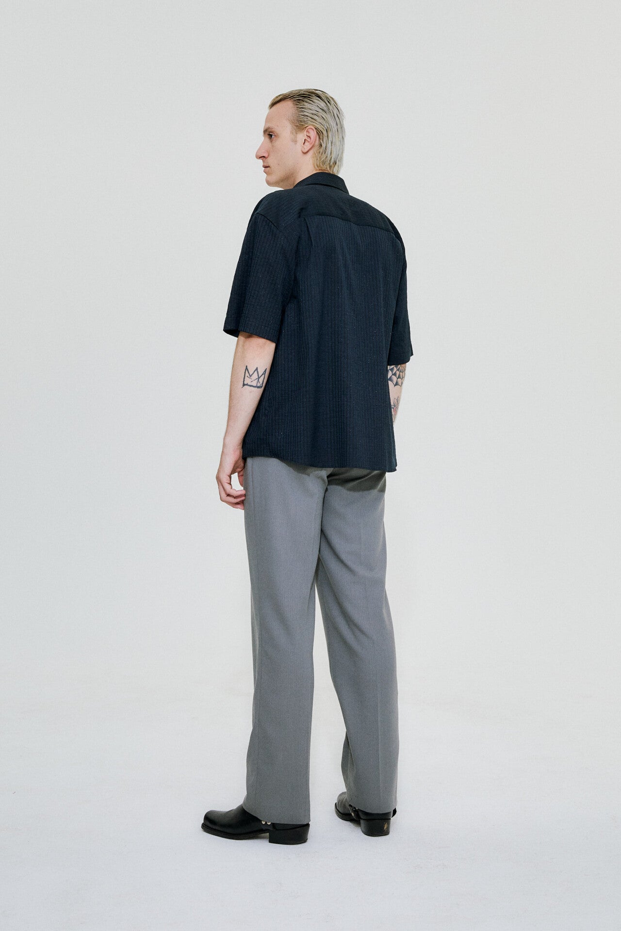 Ode shirt in basalt by goutez