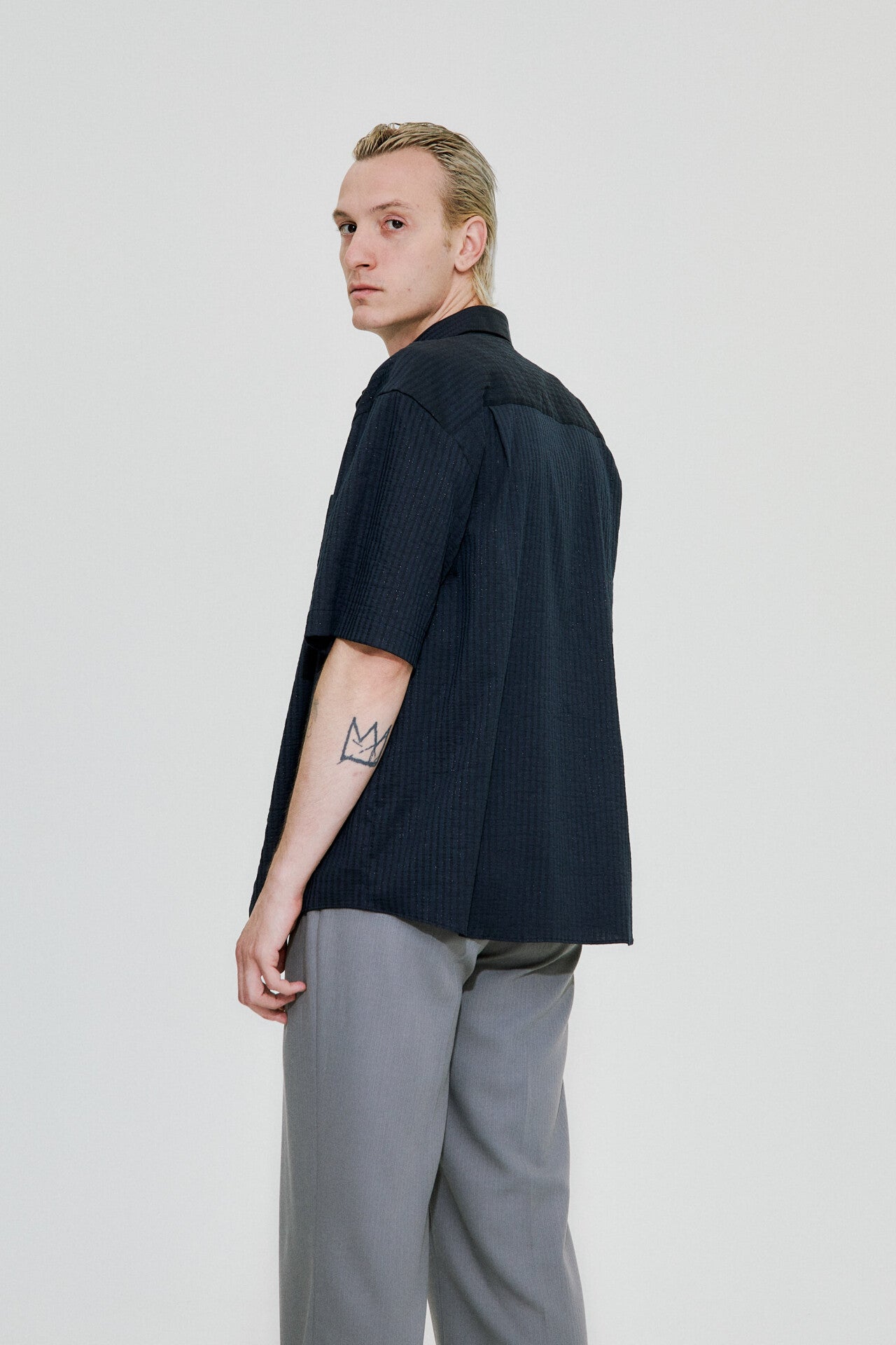 Ode shirt in basalt by goutez