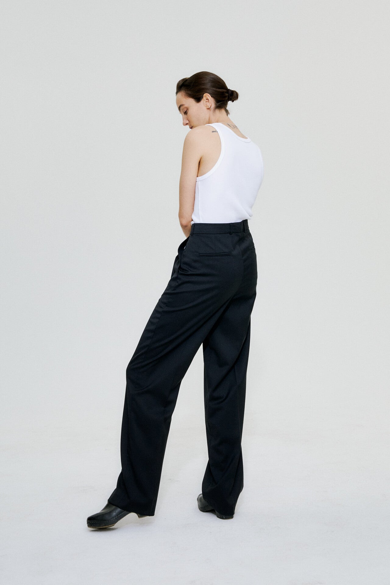 Gewand pants in black by goutez