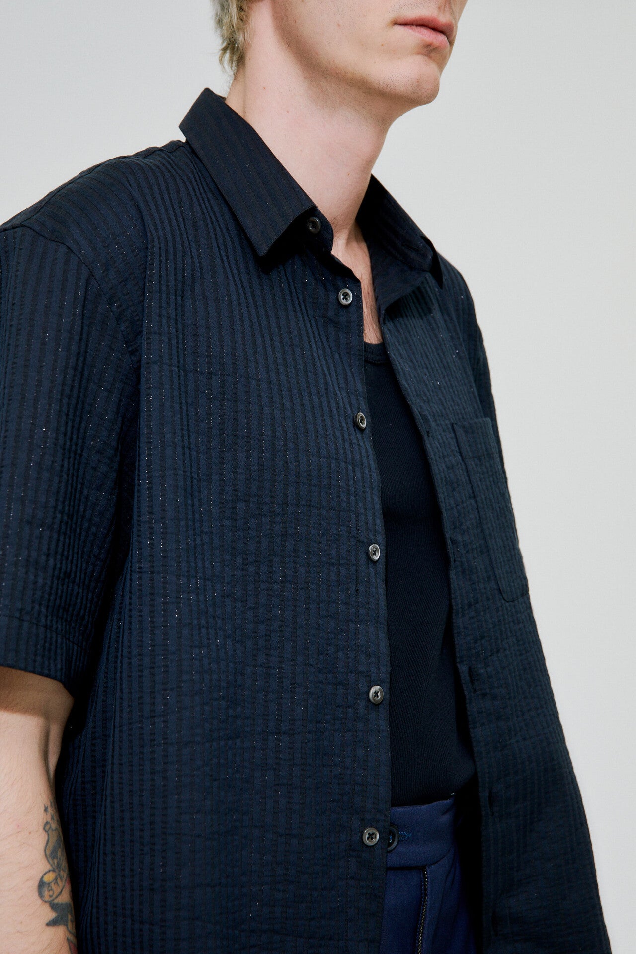 Ode shirt in basalt by goutez