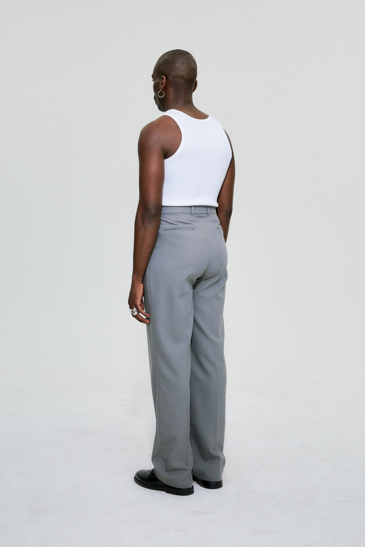 Gewand pants in stone by goutez