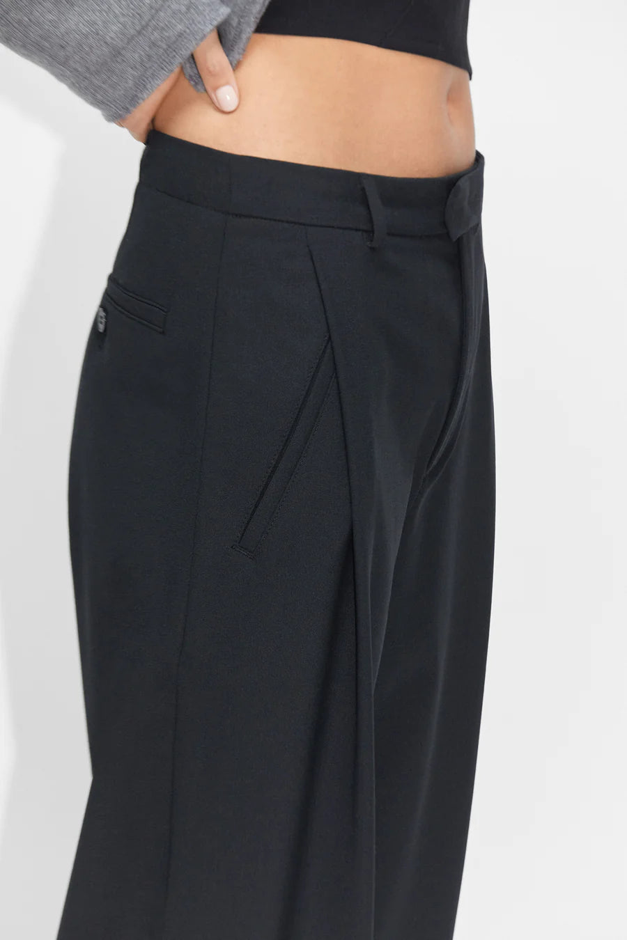 Slow pleated wide-leg fluid twill trousers