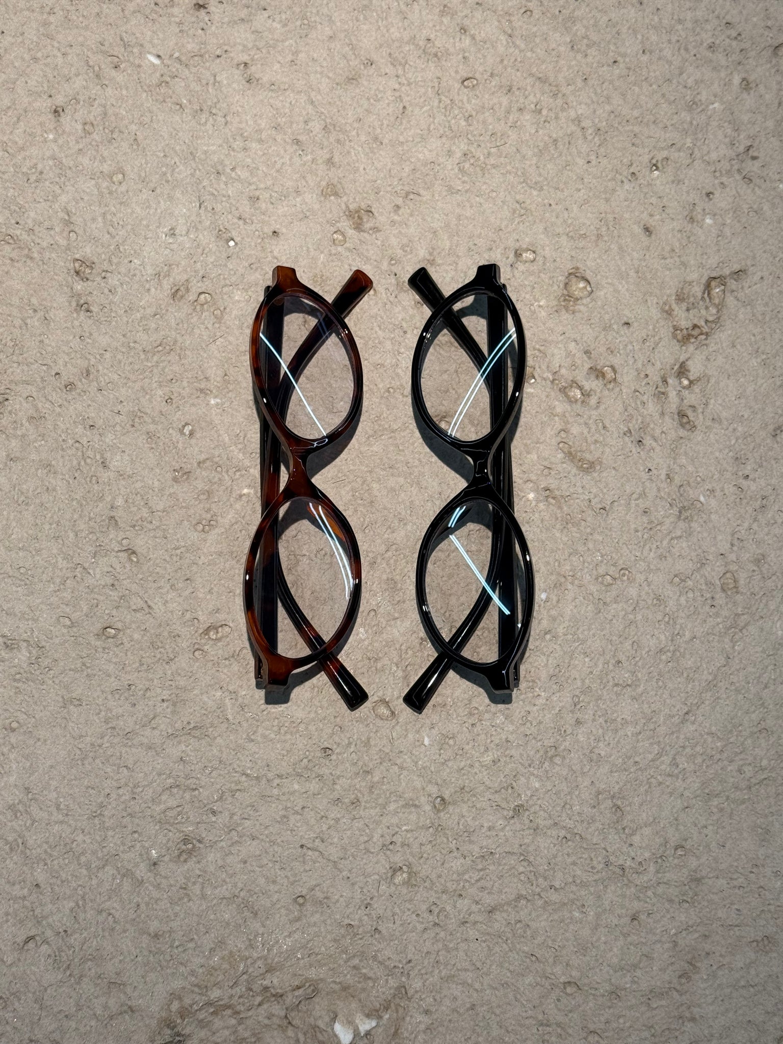 Trinity glasses in black