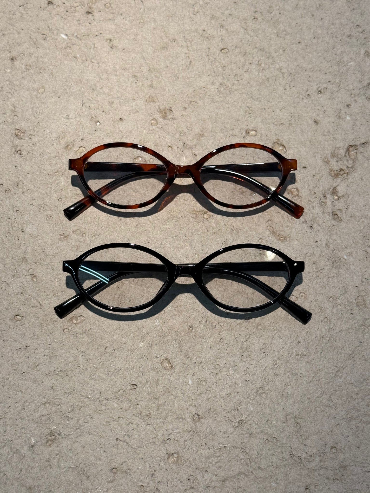 Trinity glasses in black