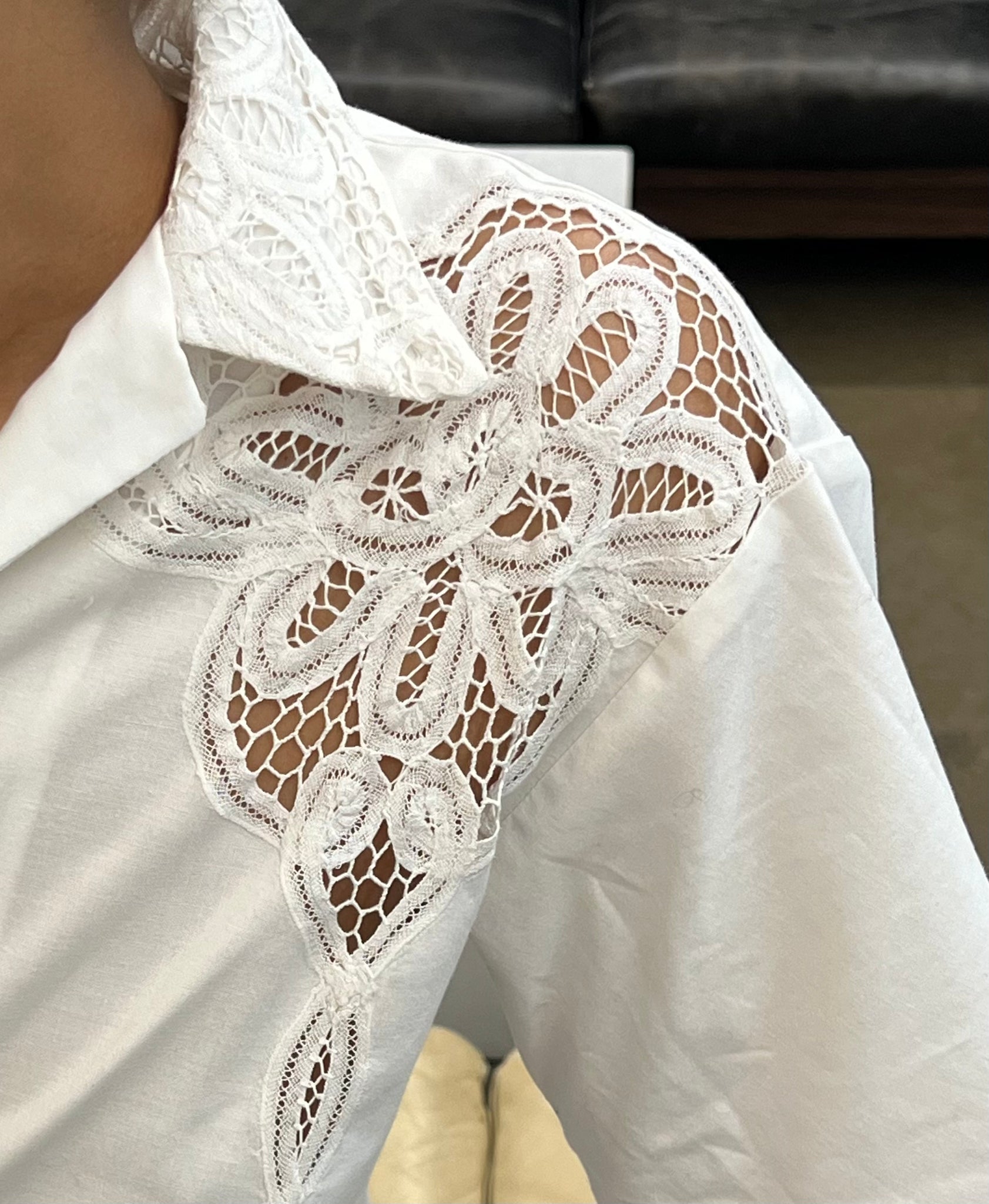 Fleur blouse in white with lace flowers by shop toni