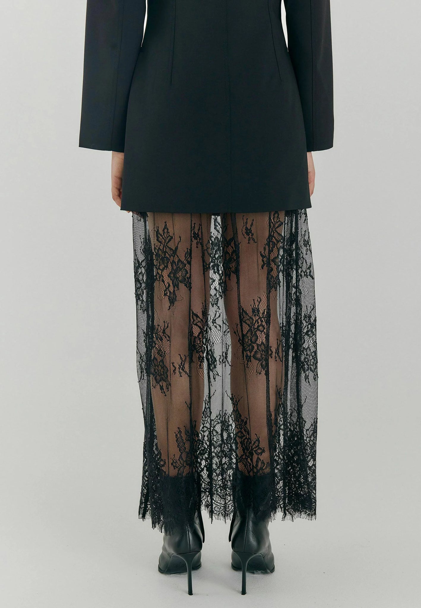 Minda lace skirt in black